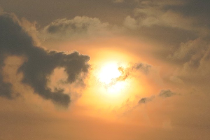le nuage attrape le soleil