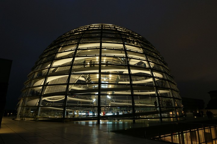 Reichstagskuppel at night