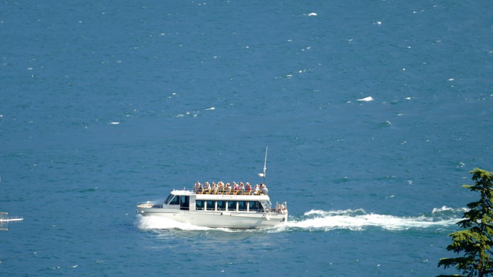Ausflugsschiff auf dem Gardasee