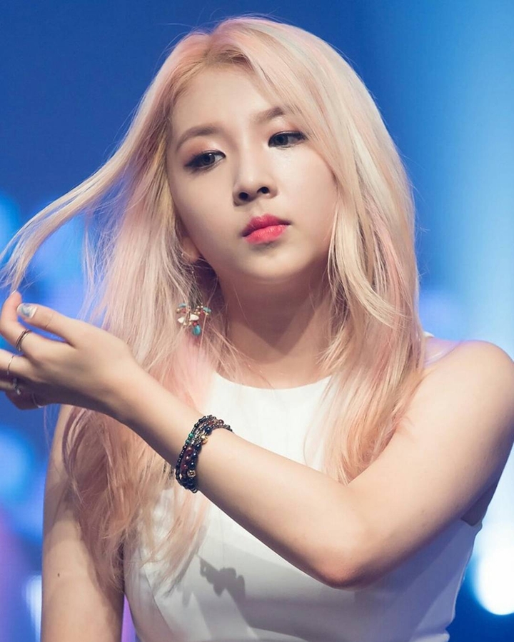 K.A.R.D ~ Jiwoo