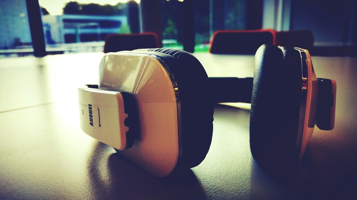 August Bluetooth Headphones