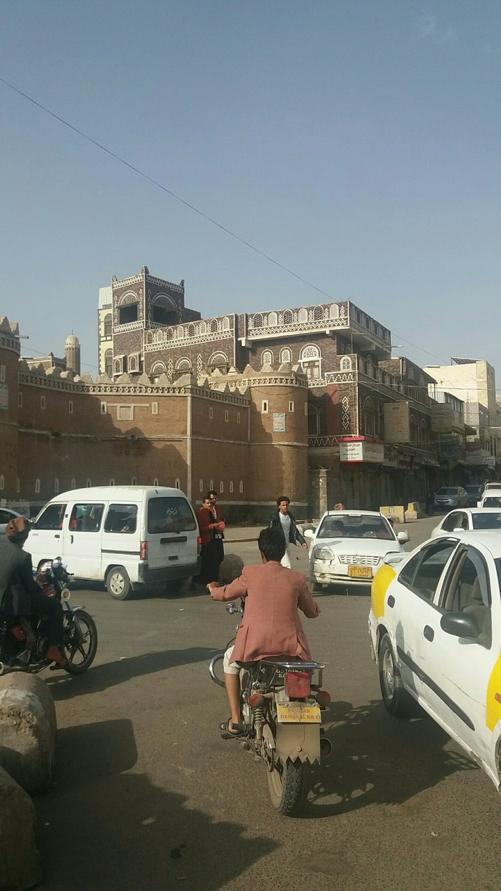 مدينة شامخة في قمم الجبال كشموخ اهلها .. انها صنعاء