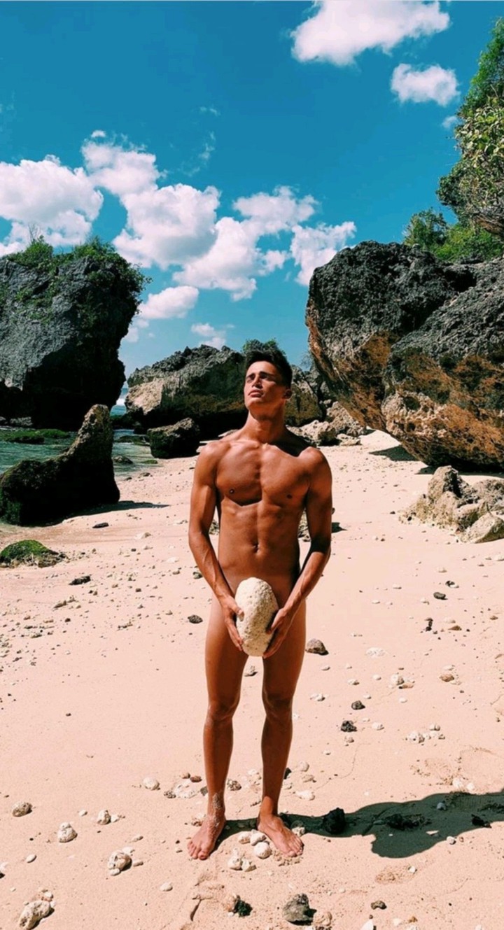 nude