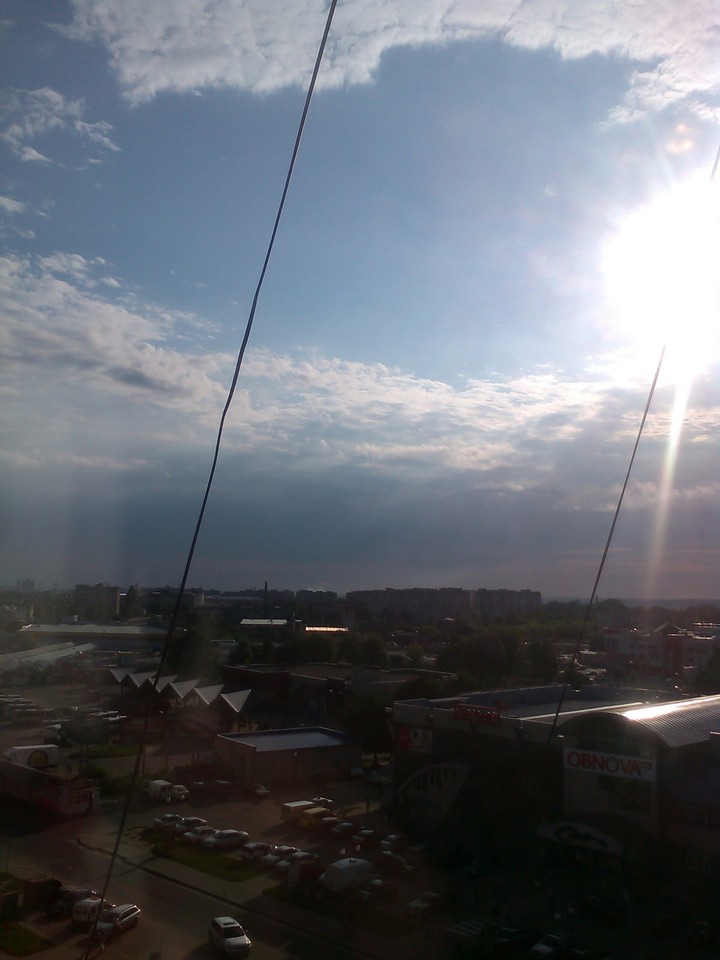 Яскраве сонце в 19:00.