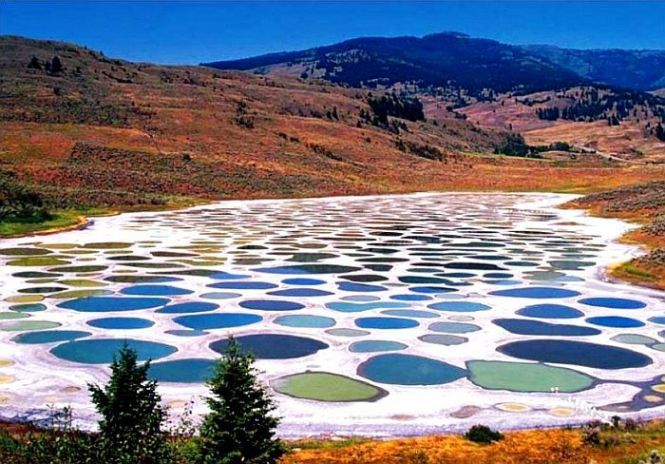необычное пятнистое озеро Клилук