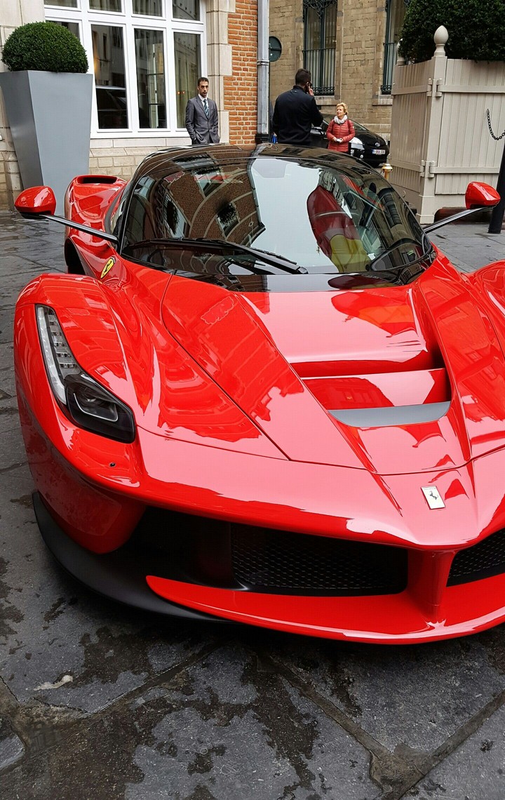 LA FERRARI