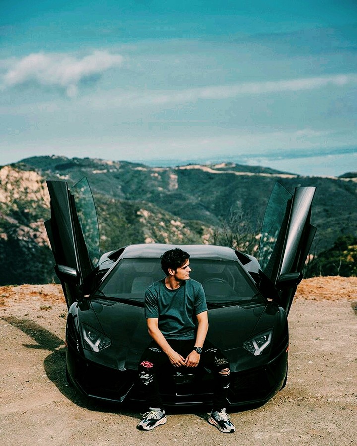 Martin Garrix With Car