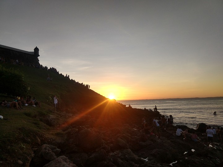 pōr do sol farol da Barra