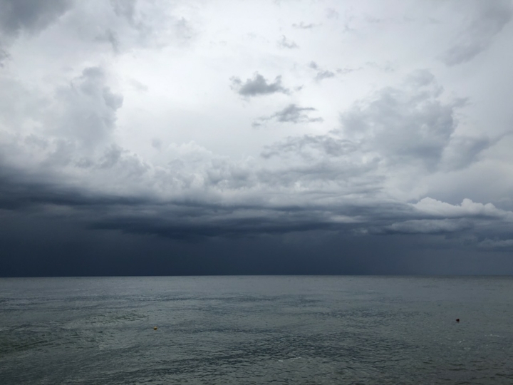Small sea&Big clouds