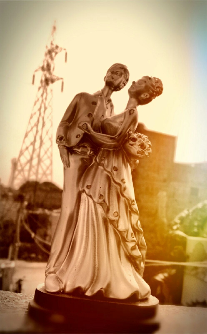 statue
