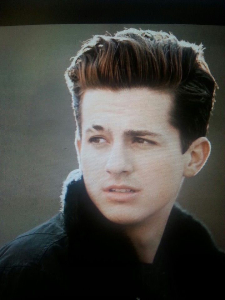 5 photos:who is he?