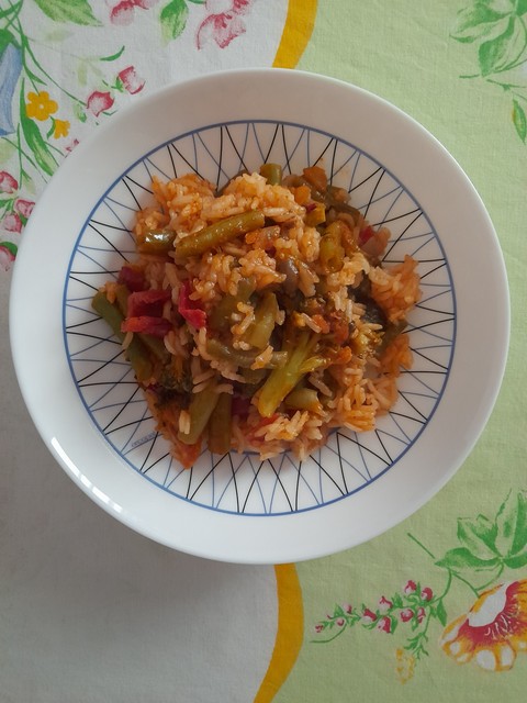 רקעים rotini, tableware