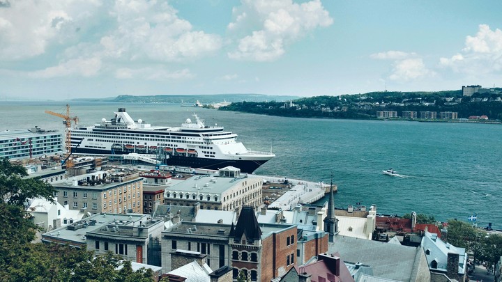 Bateau de croisière port du vieux Québec