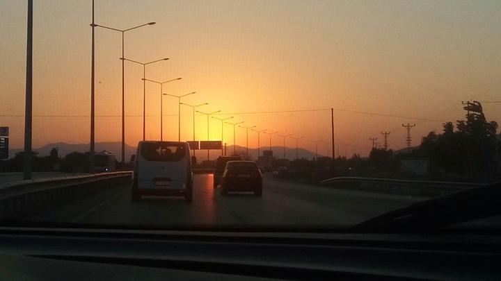 gün batımının arabadan çekince
