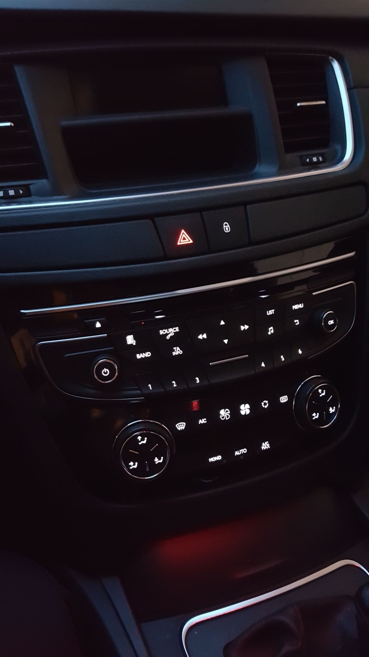 Peugeot Console