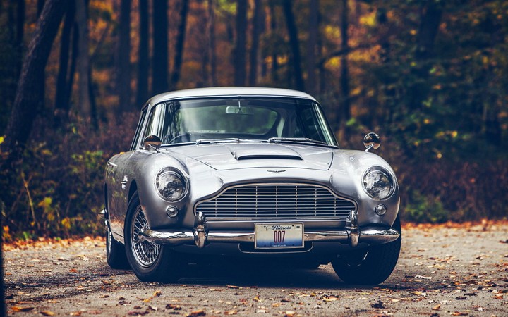 aston martin DB5