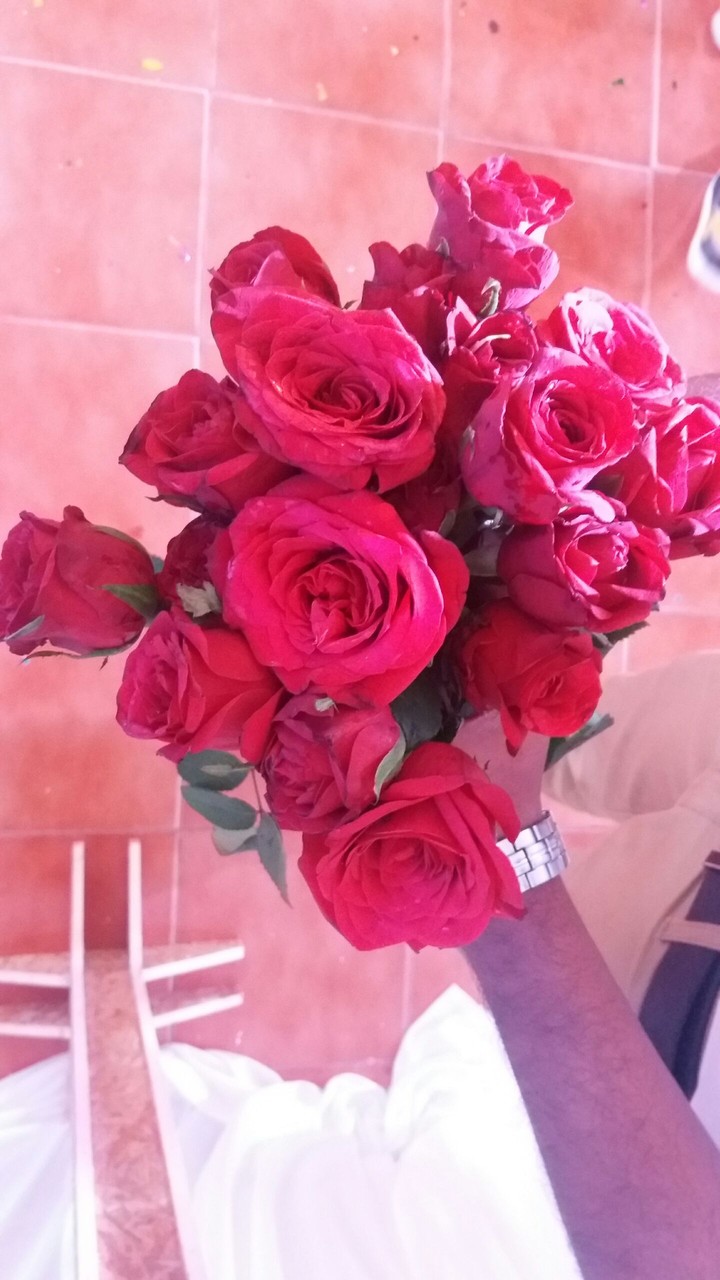 Roses... Flowery mood .... Only 4 u ....