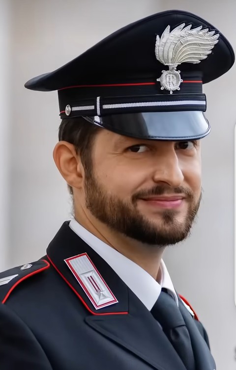 Collar, Uniform, Peaked_cap