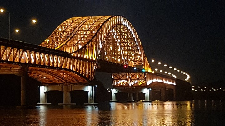 bridge in Han river