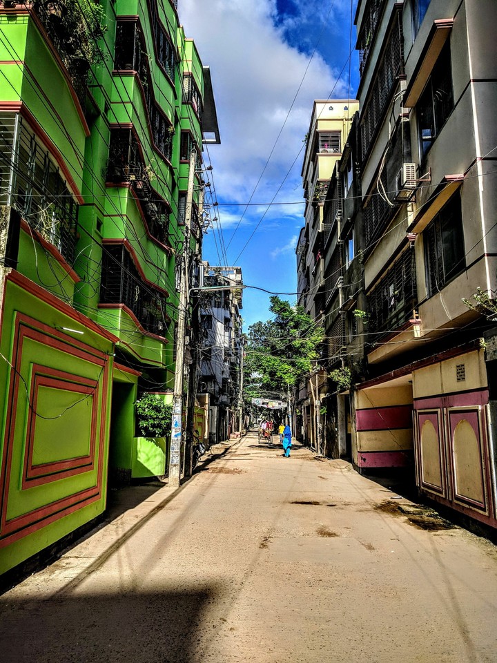 যখন কেউ নেই