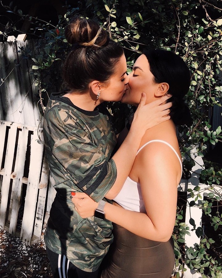 kiss