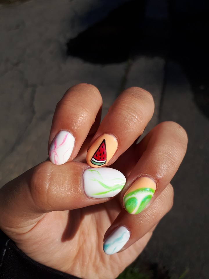 nails