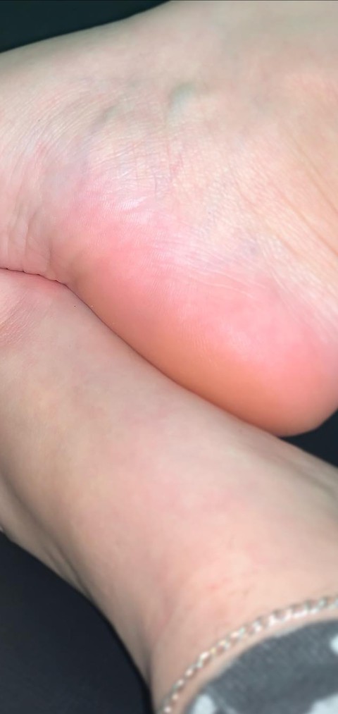 feet girl widescreen 2