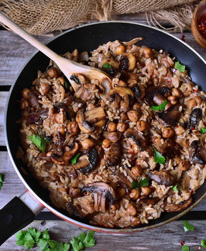 Vegan mushrooms risotto
