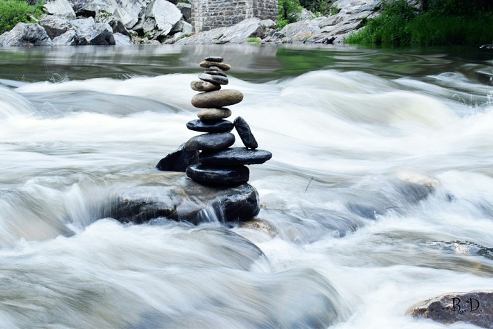 Rock balancing