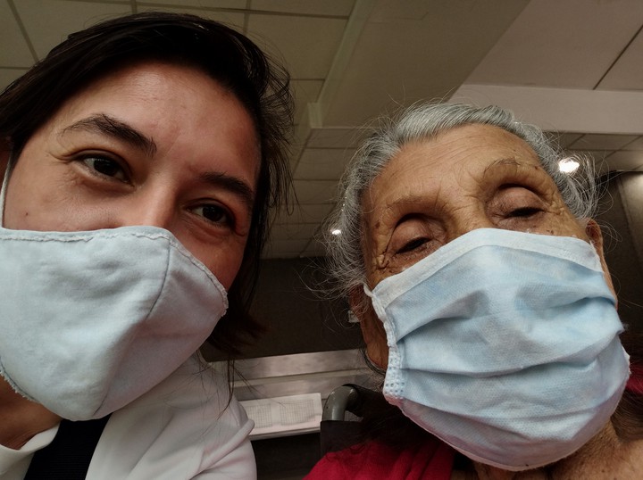 en el médico con mamá