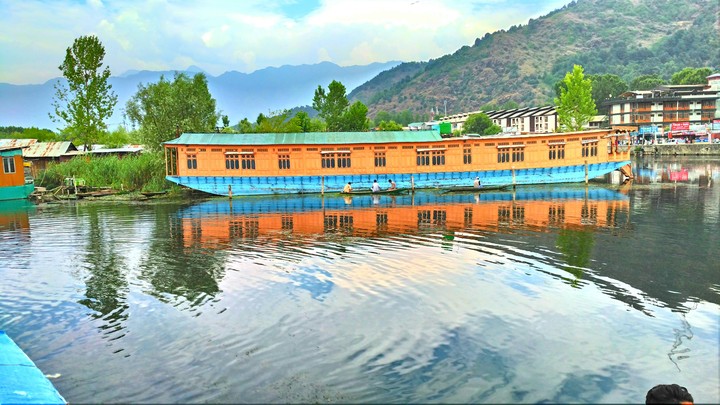 Houseboat in Dal Lake, Srinagar