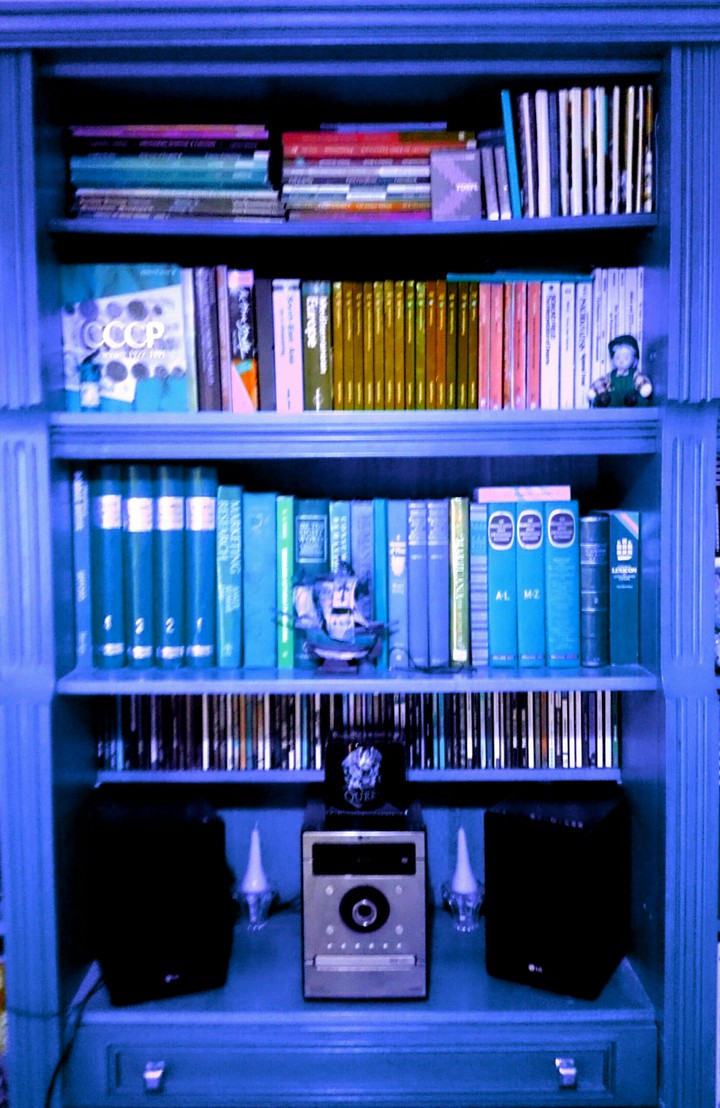 COLORFUL BOOKCASE