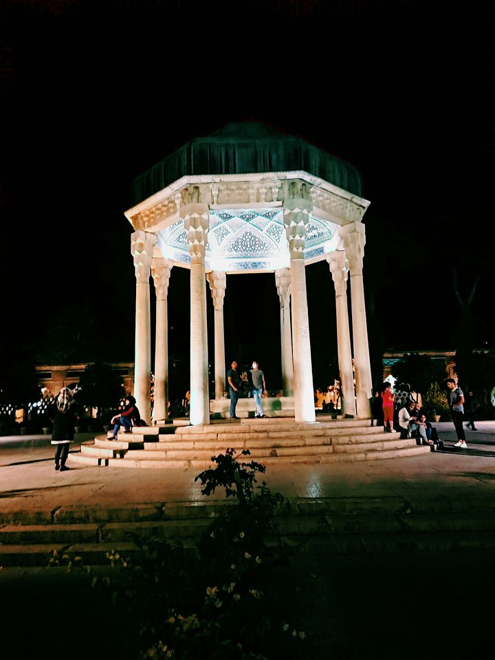 Hafez tomb