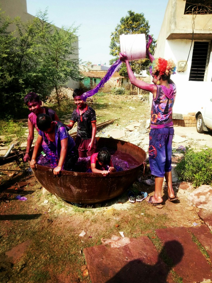holi