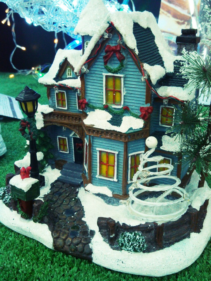 Just another toy house:)