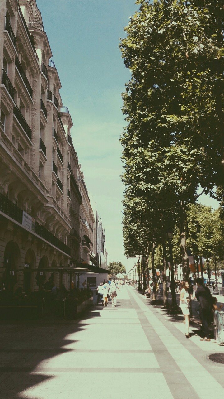 PARIS !