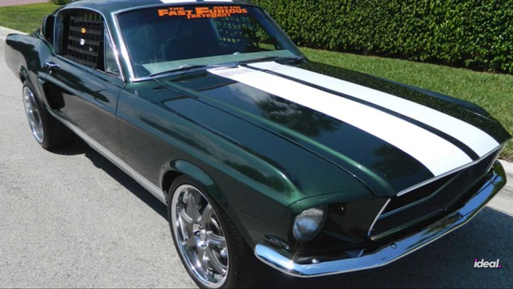 FORD MUSTANG