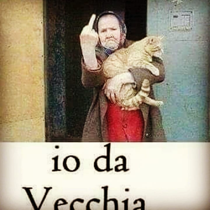 vecchia con gatto