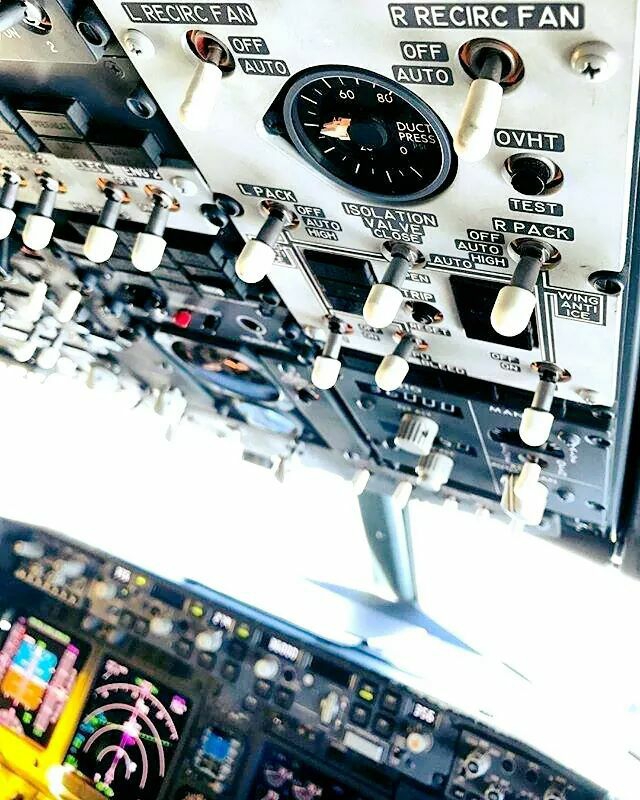 b737