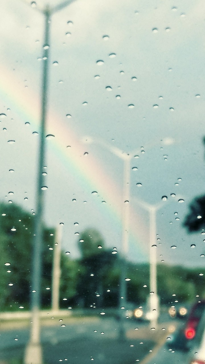 A Rainbow thru the rain!