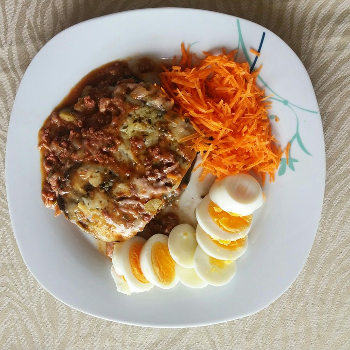 lasanha de beringela com cenoura e ovo.
