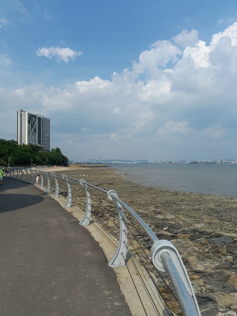 바닷가 산책