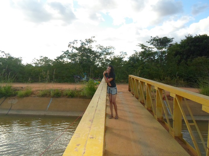 geel brug