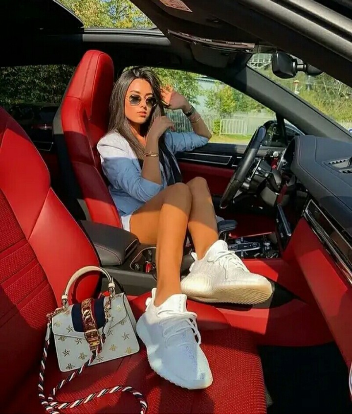 Богатая девушка