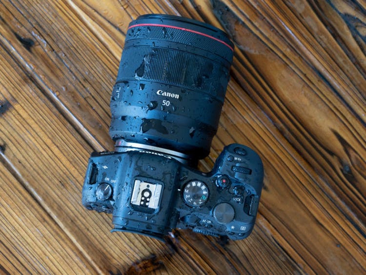 Canon EOS R6