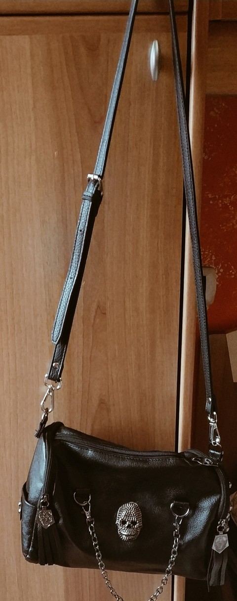 bauletto donna con teschio e borchie