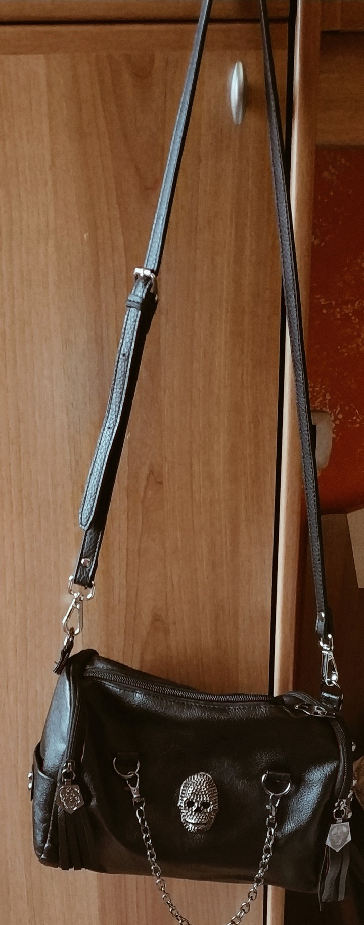 bauletto donna con teschio e borchie