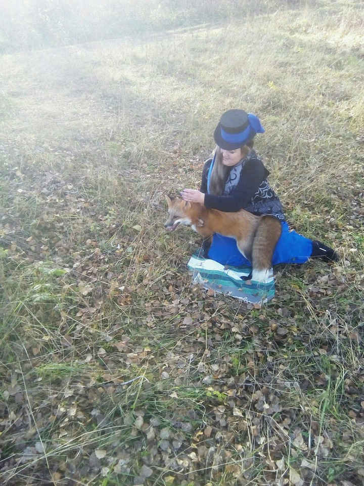Милая с лисой.