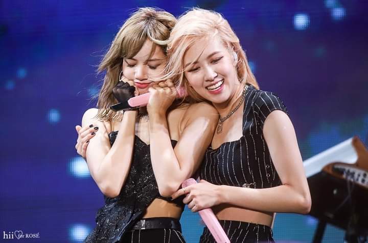 201106 BLACKPINK : ROSÉ&LISA #4