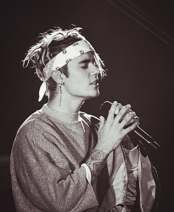 Justin Bieber Cute Singing Picture